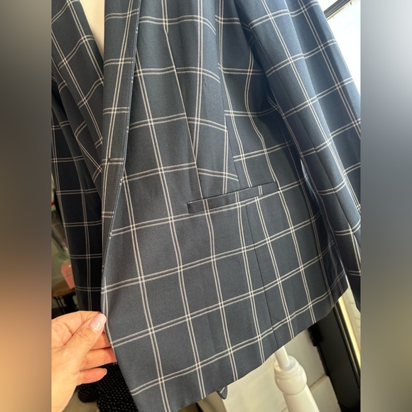 NWT Banana Republic Women's Navy
Windowpane Plaid Blazer W/Bell sleeve Size 16 - Picture 13 of 15